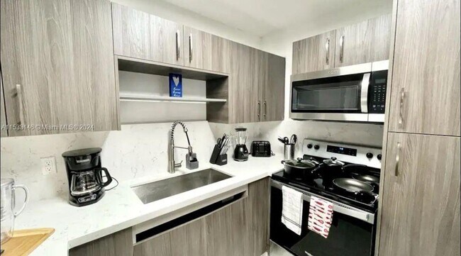 Foto del edificio - 250 SW 10th Ave