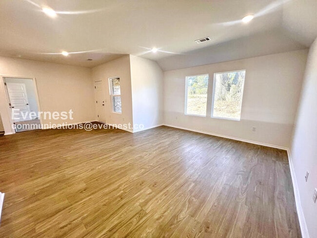 Foto del edificio - 1511 Ridgefield Cir