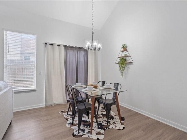 Foto del edificio - 5303 Edenbourgh Ln