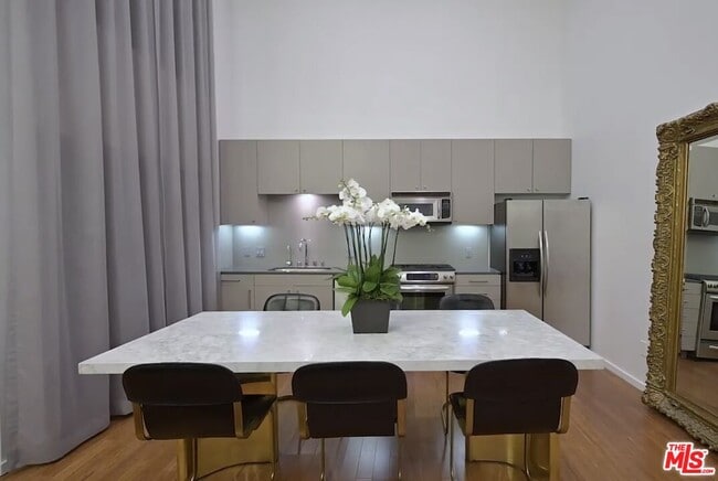 Foto del edificio - 7062 Hawthorn Ave