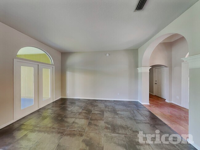 Foto del edificio - 928 Heritage Lakes Dr