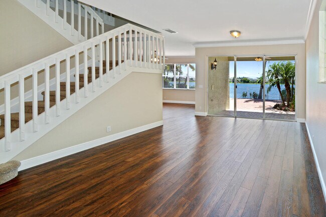 Building Photo - 146 Berenger Walk