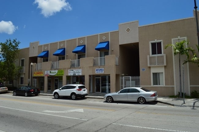 Building Photo - Palm Avenue Condos