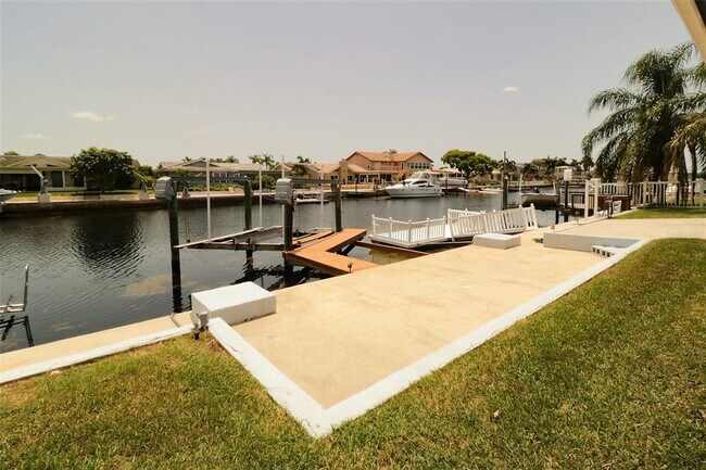 Foto del edificio - 5100 S Shore Dr