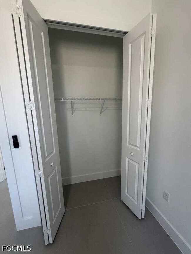 Foto del edificio - 1037 Barcelona St E