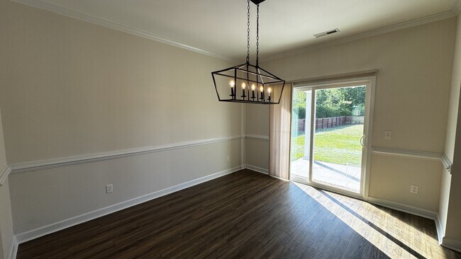 Foto del edificio - 330 James Hedrick Ct