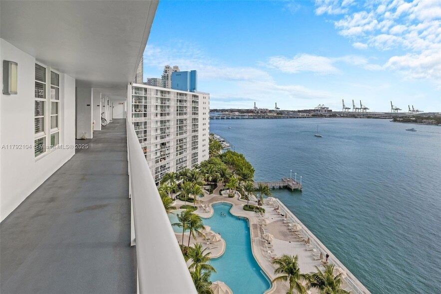 Foto principal - 910 West Ave