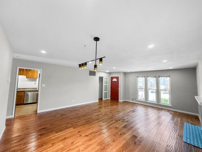 Foto del edificio - Spacious & Bright 3BD/2BA Home with Family...