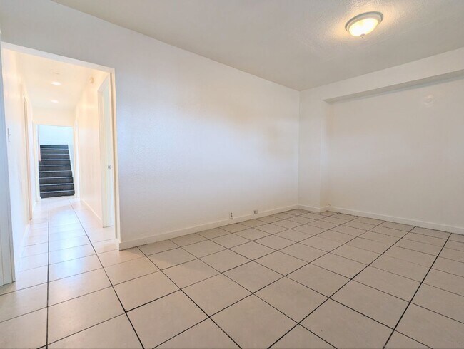 Building Photo - 1768 Auseon Ave