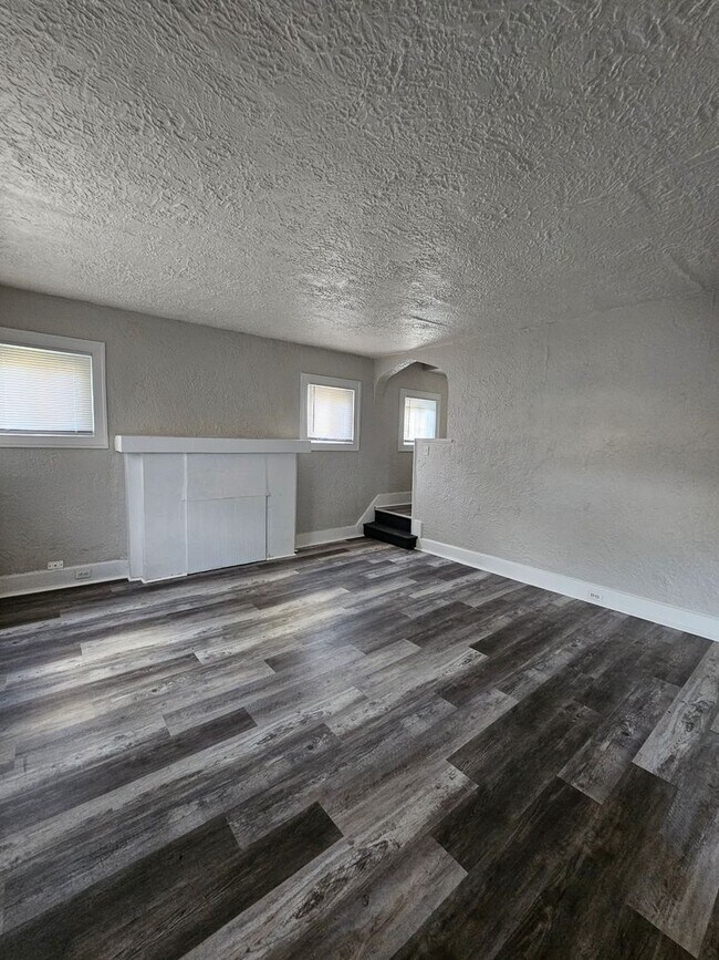 Building Photo - 3591 Van Antwerp PL | 3 Beds, 1 Bath