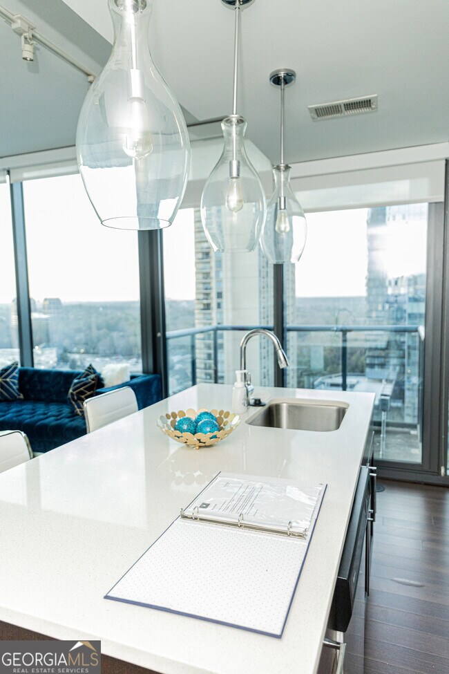 Foto del edificio - 3338 Peachtree Rd NE