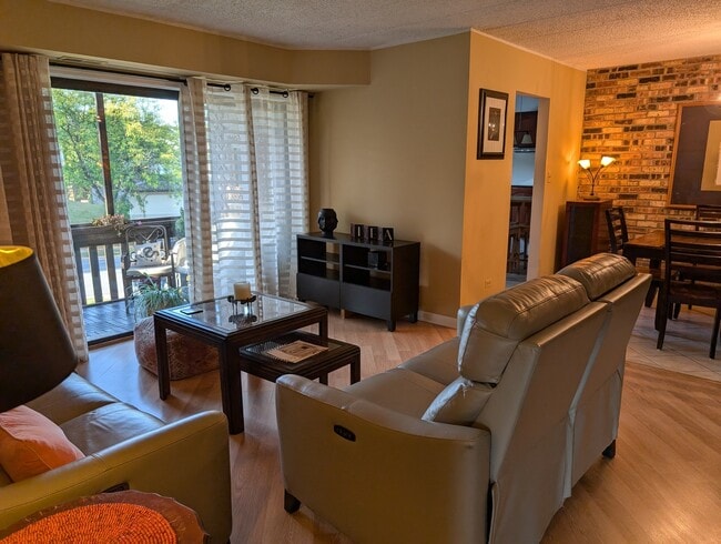 Foto del edificio - 5965 Lakeside Pl