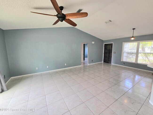 Foto del edificio - 4445 Greenhill St