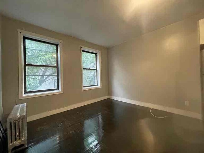 Building Photo - 55 W Mosholu Pkwy N