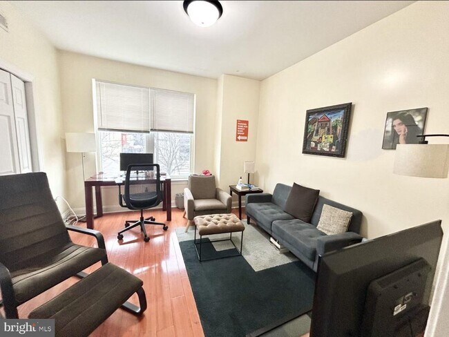 Foto del edificio - 4042 Baring St