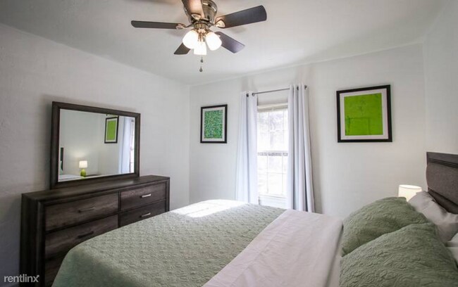 Foto del edificio - 2 br, 1 bath Duplex - 1317 East 53rd Street