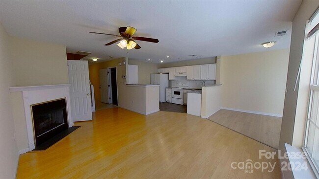 Foto del edificio - 482 Robin Reed Ct
