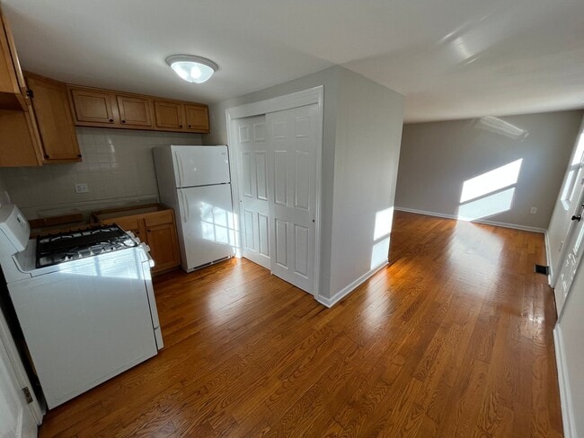 Foto del edificio - **REMODELED 2-BEDROOM HOME w/ CARPORT IN B...