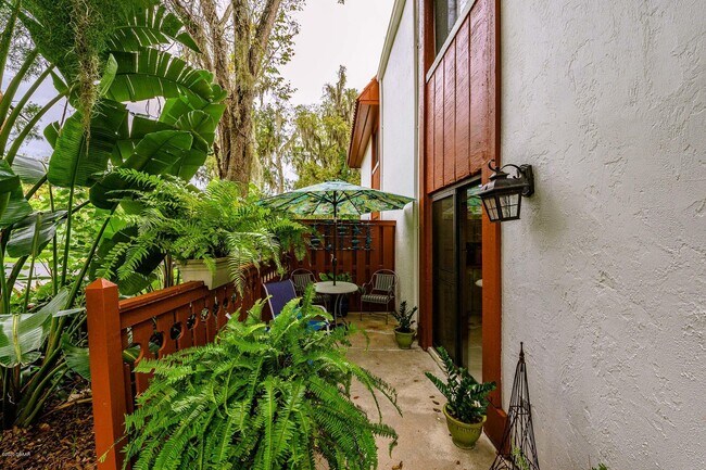 Building Photo - 2057 Oak Meadow Cir