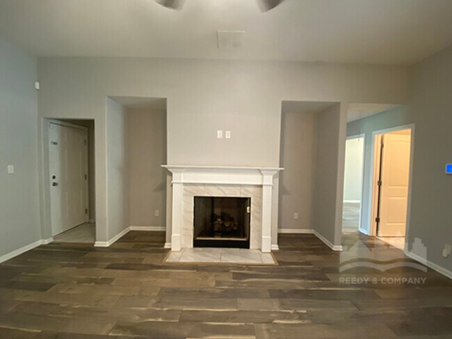 Foto del edificio - 1138 River Wood Creek W