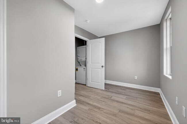 Building Photo - 1208 W Dauphin St