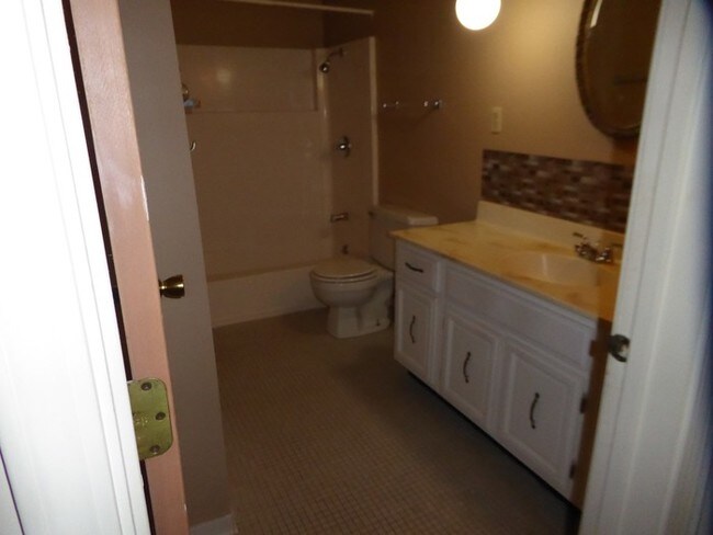 Foto del edificio - 2 Bedroom Apartment on the Eastside