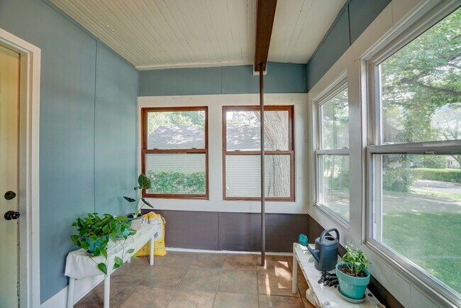 Building Photo - 1606 Steensland Dr