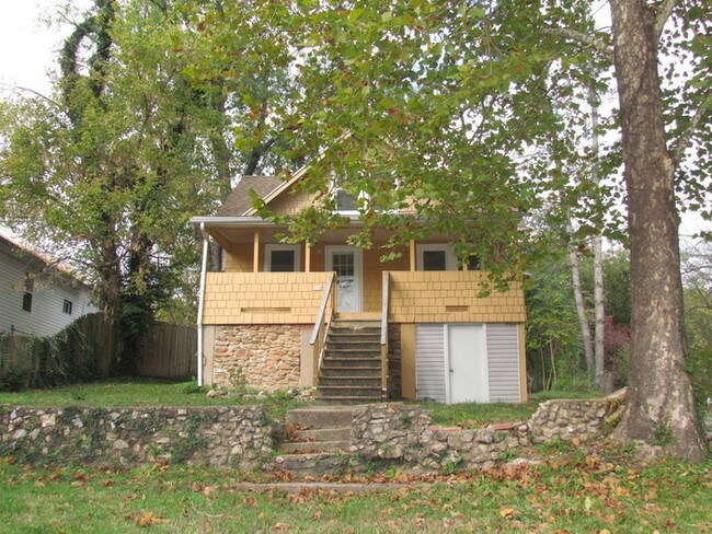 Building Photo - Recently Remodeled! Available March 8!