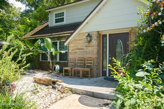 Foto del edificio - 8369 Bascom Rd