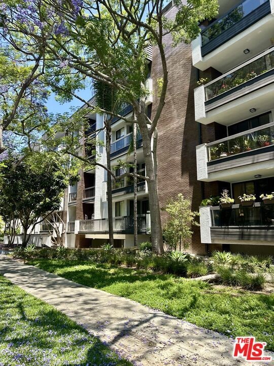 Foto del edificio - 324 N Palm Dr