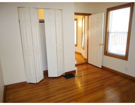 Building Photo - 329 Beacon St
