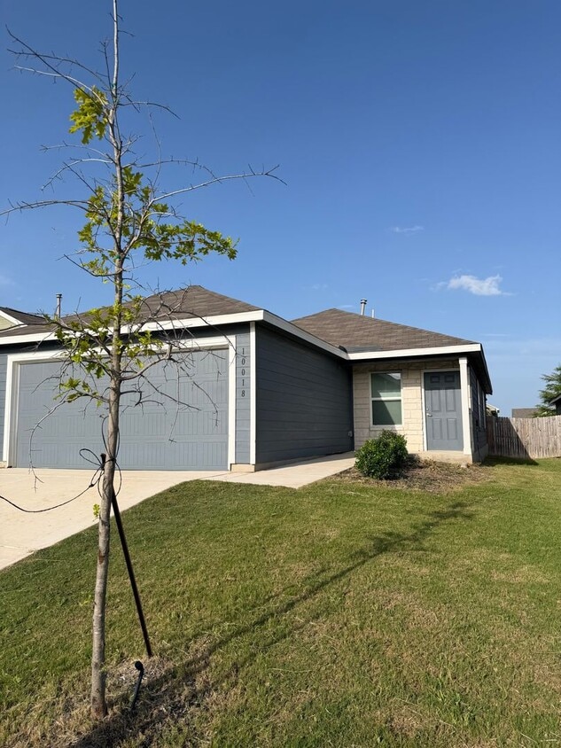 Beautiful VIDA Home Available Now – 2 Weeks FREE Rent! - Welcome to Your Home in the Desirable Vida Subdivision!
