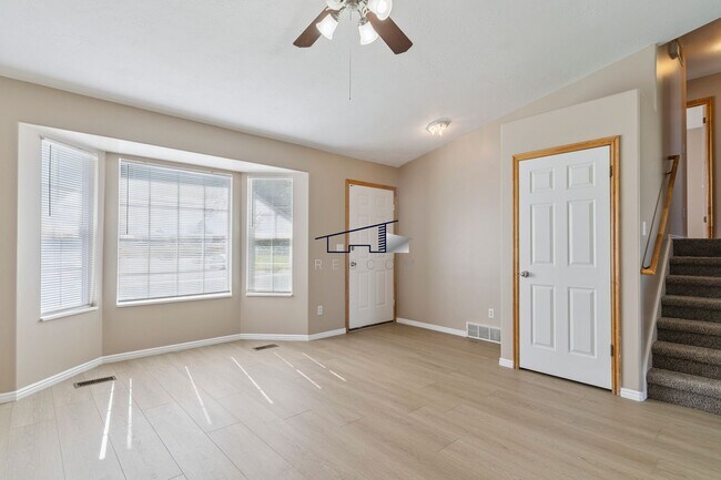 Building Photo - Updated Roy Utah 5 Bedroom 2 Bathroom Home!!