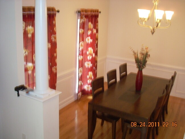 Building Photo - 4000 Oakleaf Rd