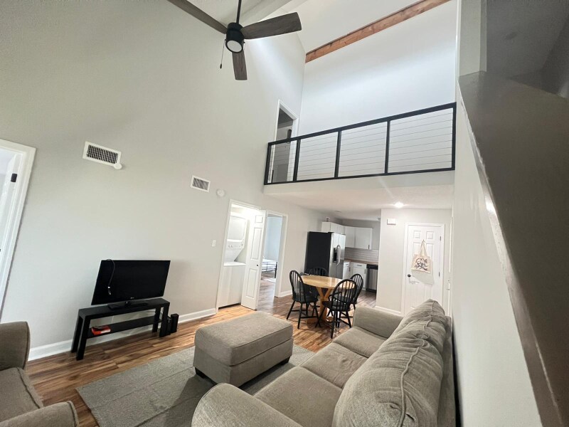 Primary Photo - 515 37th Ave N