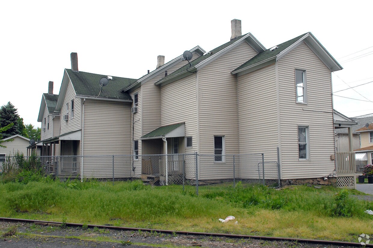 Building Photo - 1404-1412 Sanderson Ave