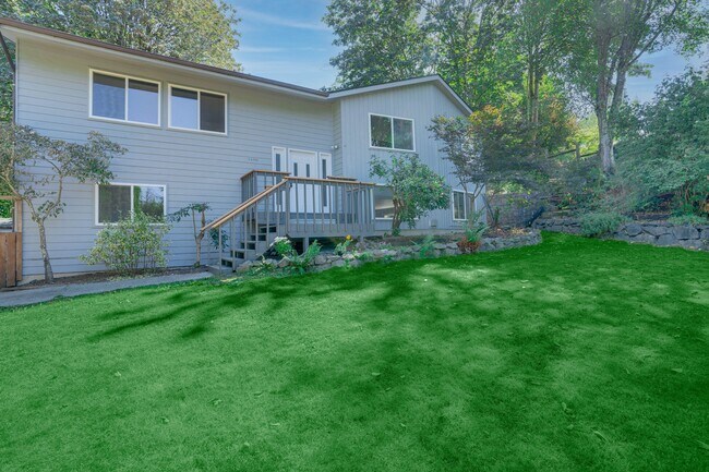 Foto del edificio - 24395 33rd CT W Brier, WA 98036 $3,500 Per...
