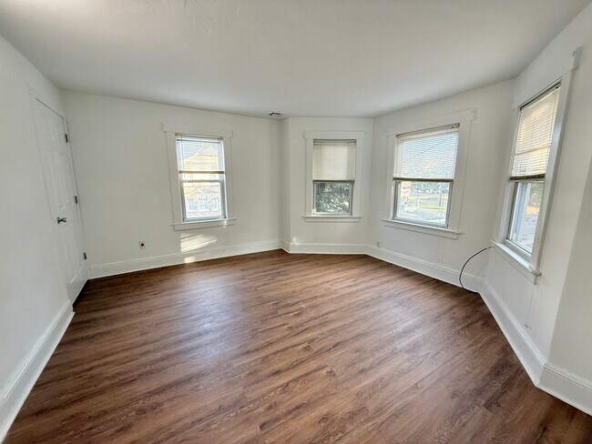 Foto del edificio - 30 Walter Hammond Pl