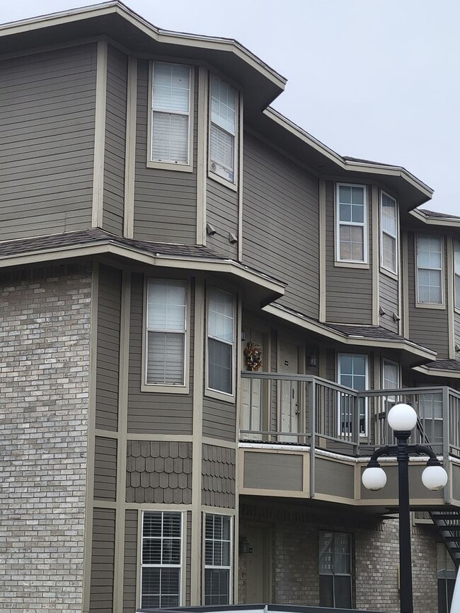 Building Photo - 1334 Park Ave