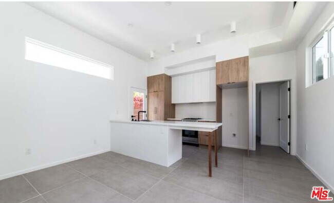 Foto del edificio - 1332 Silver Lake Blvd