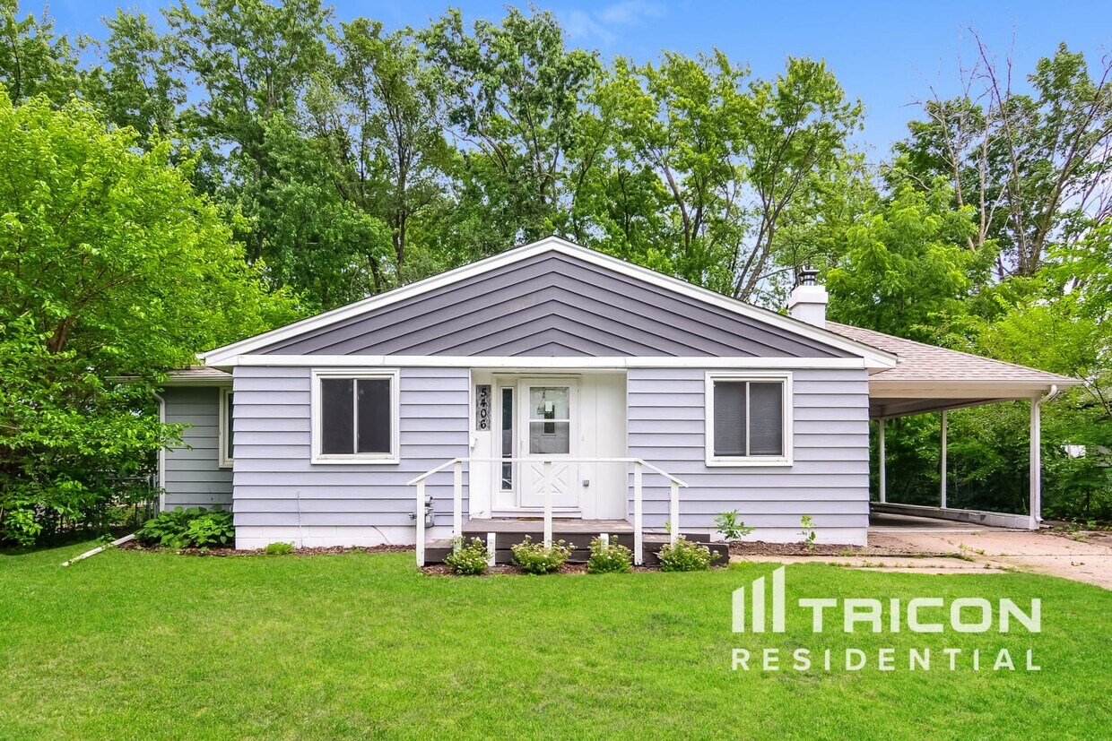 Foto principal - 5406 Utah Ave N