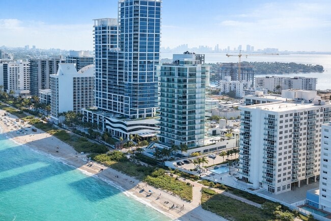 Foto del edificio - 6917 Collins Ave