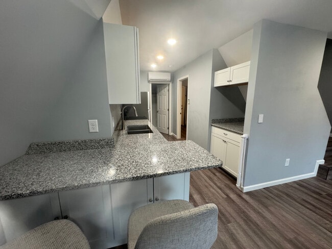 Building Photo - 351 Valley View Cir SE