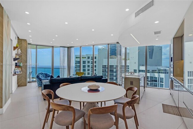 Foto del edificio - 18975 Collins Ave