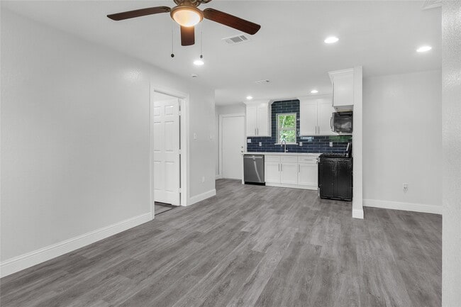 Building Photo - 110 Prune St