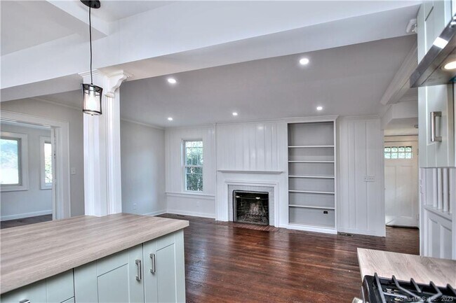 Building Photo - 188 Ludlowe Rd