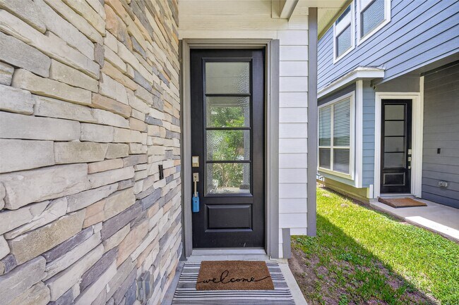 Building Photo - 4743 Glen Isle Dr