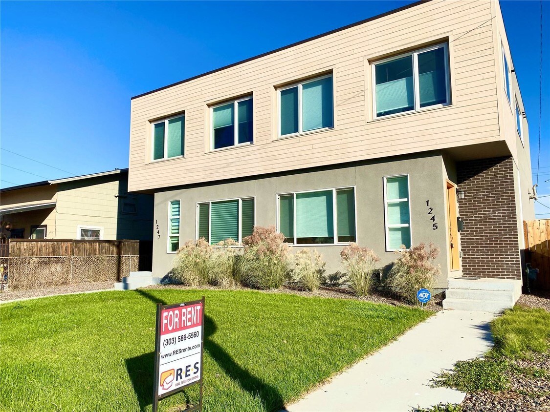 Primary Photo - 1245 W Byers Pl