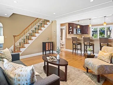 Foto del edificio - Step into this beautifully updated and met...