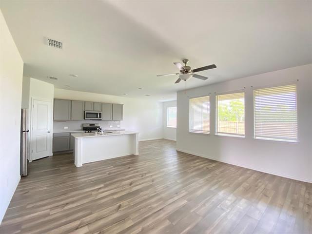 Foto del edificio - 5488 Montrose Dr